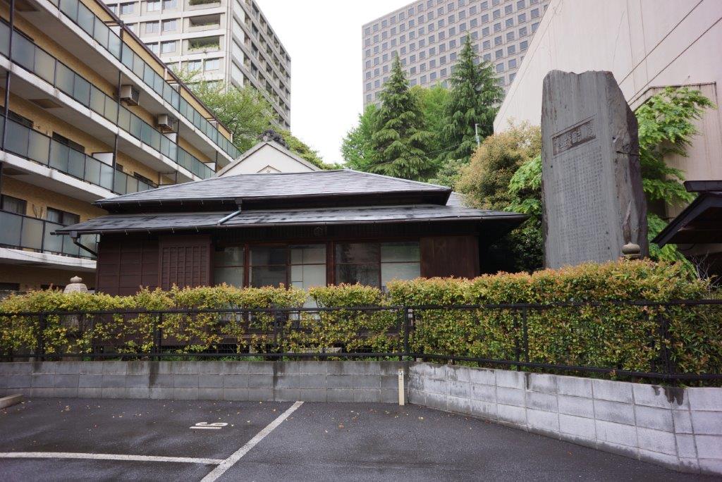 既存施設、正面は吉田抱竹の居宅と顕彰　右側は吉田抱竹記念会館
